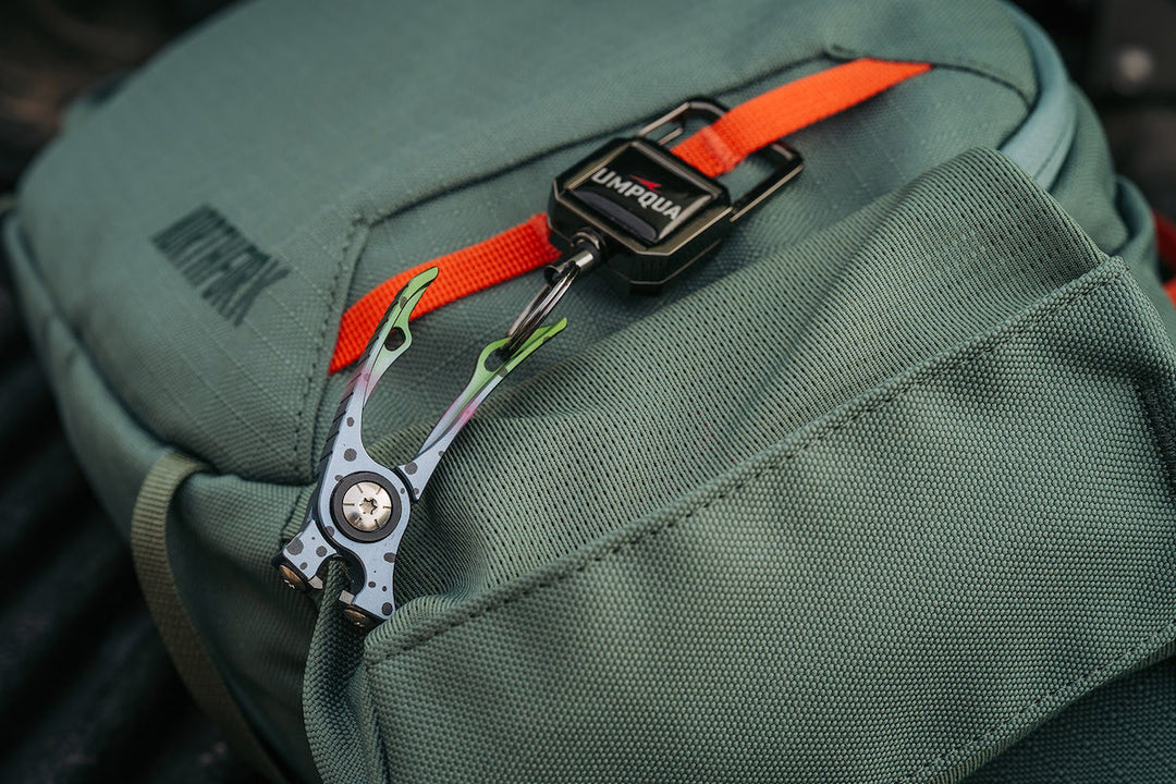 Umpqua Riverrun Combo Retractor/Nipper Artist Series